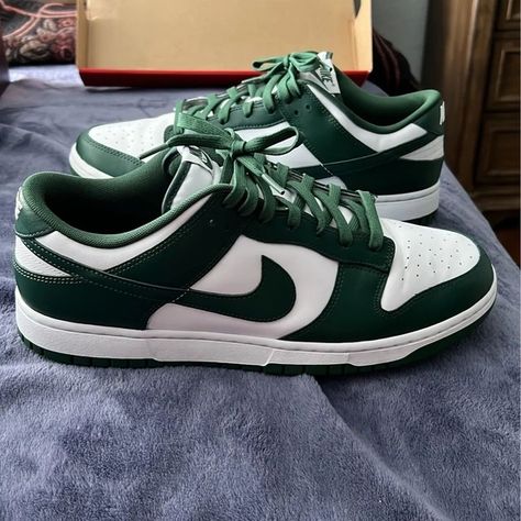 Nike Dunk Low Varsity Green sz13 Green Sneakers Women, Green Dunks, Nike Fashion Sneakers, Womens Basketball Shoes, Green Sneakers, Nike Sb Dunks, Nike Air Huarache, Nike Sneakers Women, Sneakers Women