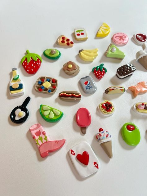 Superb Polymer Clay Magnet Concepts for Dwelling Decor- #Amazing #Clay #Decor #Home #Ideas #Magnet #Polymer Check more at https://howcandothis.com/diyideas/superb-polymer-clay-magnet-concepts-for-dwelling-decor/ Clay Magnets Diy, Clay Magnet Ideas, Clay Date, Polymer Clay Magnet, Magnets Diy, Air Dry Clay Ideas, Dry Clay Ideas, Magnet Ideas, Diy Magnets