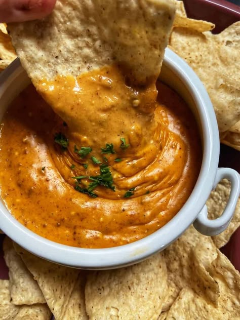 Cheese Dip Crockpot, Crockpot Chili Cheese Dip, Velveeta Chili Cheese Dip, Hot Party Dips, Chilli Cheese Dip, Easy Crockpot Appetizers, Cheese Dip Recipes Crockpot, Chili Cheese Dip Crockpot, Chili Cheese Dip Recipes