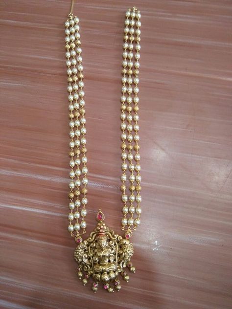 South sea pearls Gold necklace designs / Gottu pusala necklace collection | Sparkling Fashion Mutyalu Haram, Peral Neck Set, Perals Haram, Simple Craft Ideas, Gold Pearl Jewelry, Pearl Jewelry Design, Antique Jewellery Designs, Beautiful Gold Necklaces, Gold Necklace Indian Bridal Jewelry