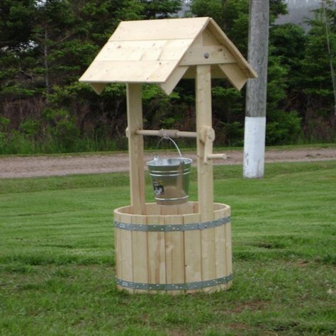 Wooden Wishing Well, Diy Wishing Wells, فن النسيج, Diy Bird Feeder, Yard Project, Wooden Projects, Water Well, Backyard Projects, Woodworking Plans Free