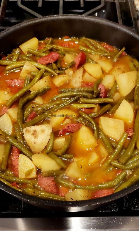 Smothered Green Beans – Recipes on a Budget Shrimp And Crab Pasta, Green Beans With Potatoes, Cajun Cornbread, Sausage And Green Beans, Smothered Potatoes, Smothered Green Beans, Cajun Recipes Authentic, Green Beans Potatoes, Fruit Sides