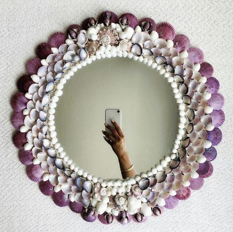 Purple Sea Shell, Sea Shell Mirror, Wood Framed Mirrors, Beachy Wreaths, Mermaid Mirror, Seashell Art Diy, Mirror Unique, Seashell Mirror, Mirror Handmade