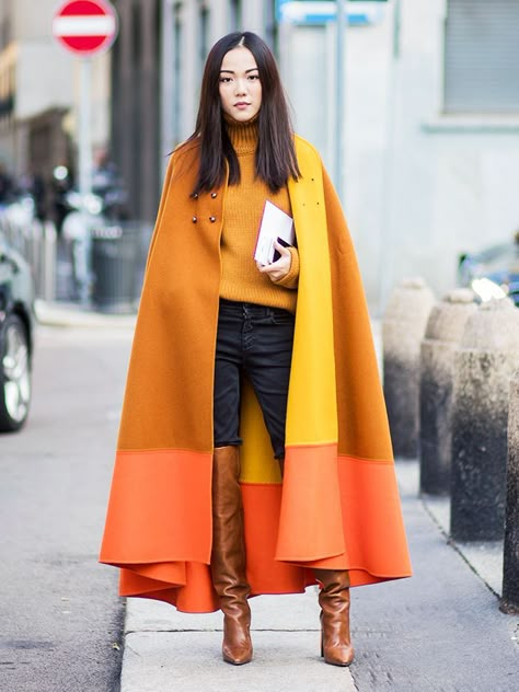 How to Wear a Cape: It's Not as Complicated as You Think Cape Outfit, December Outfits, Express Outfits, Cape Fashion, Women Fashion Edgy, Outfit Chic, Vogue Patterns, Cape Coat, Nice Outfits