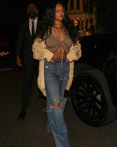 Chica Hip Hop, Rihanna Street Style, Looks Rihanna, Rihanna Outfits, Rihanna Looks, Sweater Outfits Fall, Perfect Fall Outfit, Rihanna Style, John Mayer