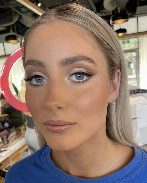 Make Up Looks For Blue Eyes Blondes, Prom Makeup Inspo Green Eyes, Worst Makeup Looks, Bridesmaid Eye Makeup Blue Eyes, Bridesmaid Make Up Natural Blue Eyes, Natural Makeup Prom Looks, Gold Bridal Makeup For Blue Eyes, Bridesmaid Makeup Blue Eyes Pale Skin, Prom Makeup No Lashes