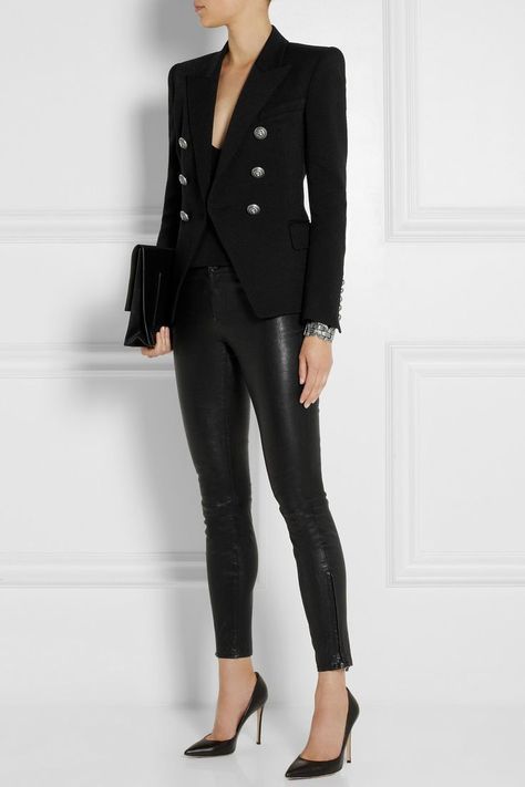 21fe5b8ba755eeaece7a450849876228desc38066781ri Balmain Blazer Outfits, Áo Blu, Style Uniform, Balmain Jacket, Blazer Street Style, Military Blazer, Outfits Skirt, Balmain Blazer, Fest Outfits