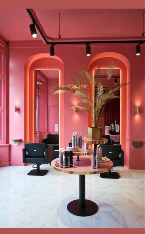 Women Salon Design, Colourful Salon Decor, Cool Hair Salon Interior Design, Salon Studio Decor Luxury, Cute Hair Salon Decor, Luxurious Hair Salon, Orange Beauty Salon, Maximalist Hair Salon Decor, Salon Inspo Luxe