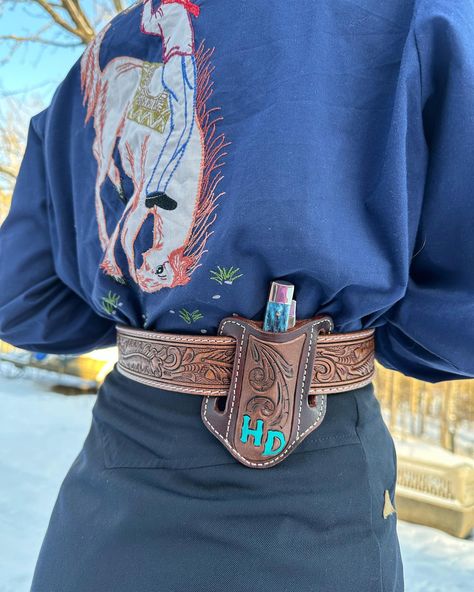 Custom knife sheath to match preexisting belt. Feat. New vintage pearl snap😮‍💨😮‍💨 Customs are open currently!! #western #knife #knifesheath #westernengraving #westernart #westernleather #leather #leathersmith #leathercarving #snow #cowboy #cowgirl Hand Tooled Leather Knife Sheaths, Tooled Leather Knife Sheath, Western Pocket Knife, Western Leather Work, Western Knife, Leather Knife Sheath Pattern, Handmade Leather Work, Leather Knife Sheath, Custom Leather Work