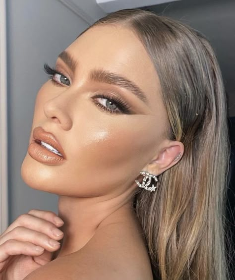 Elegant Glam Makeup Looks, Sculpted Makeup Look, Casual Glam Makeup, Smoked Out Winged Liner, Nude Glam Makeup, Glam Prom Makeup, Wedding Eye Makeup, Classy Makeup, Prom Eye Makeup