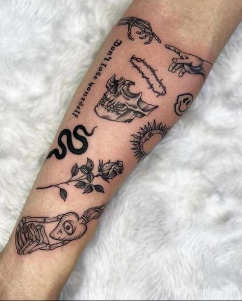 Simple Leg Tattoos, Arm Tattoos Drawing, Tattoo Catalog, Wrist Tattoos For Guys, Small Tattoos Simple, Cute Little Tattoos, Small Hand Tattoos, Tattoo Design Book, Small Tattoos For Guys