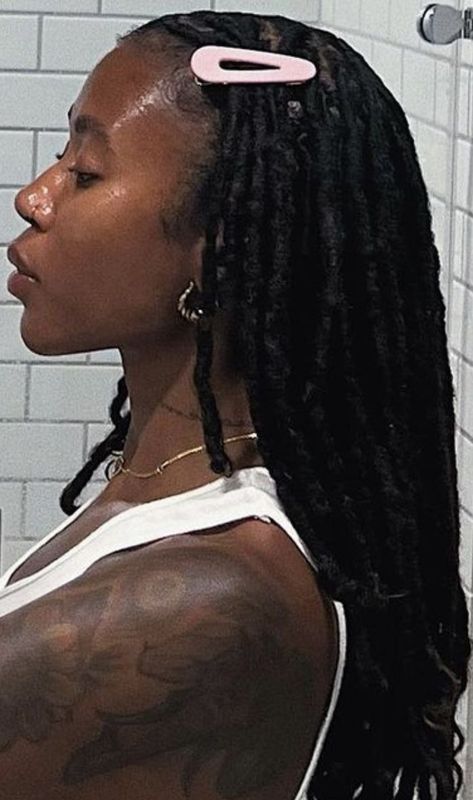 @𝑇ℎ𝑎𝑡𝑡𝑡𝑡𝑠.𝑁𝑖𝑎𝑗𝑎ℎ Beautiful Dreadlocks, Loc Inspiration, Short Locs, Short Locs Hairstyles, Loc Hairstyles, Dreads Styles, Protective Hairstyles Braids, Loc Journey, Dreadlock Hairstyles