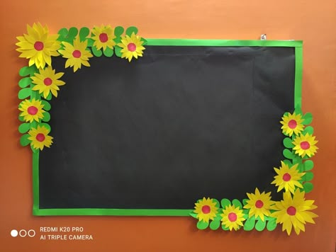 Board Decoration Ideas Creative, Notice Board Decoration, Soft Board Decoration, School Library Decor, Paper Petals, Diy Crafts For School, File Decoration Ideas, School Board Decoration, Rose Paper