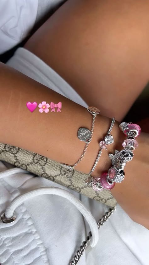 Body Jewelry Diy, Pandora Bracelet Charms Ideas, Xoxo Jewelry, Girly Bracelets, Pandora Bracelet Designs, Dope Jewelry Accessories, Crystal Bead Jewelry, Wrist Jewelry, Luxe Jewelry