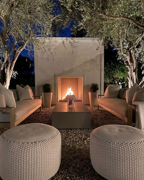 Backyard Fireplace, Backyard Remodel, Backyard Inspiration, Backyard Inspo, Outdoor Decor Backyard, Dream Backyard, Dream House Interior, Backyard Patio Designs, Outdoor Fireplace