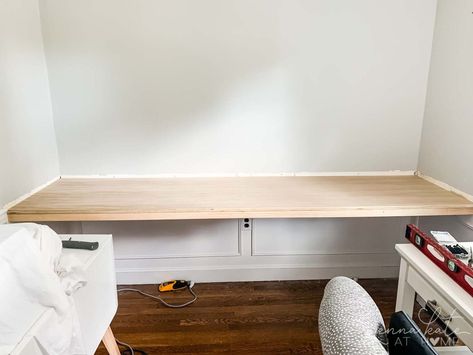 Floating Desk Above Radiator, Diy Built In Desk Nook, Floating Desk Nook, Long Floating Desk, Diy Closet Desk, Mobile Renovations, Flooring Desk, Diy Floating Table, Long Desk Along Wall