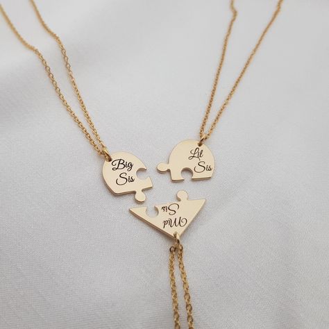 "𝐻𝑜𝓌 𝒯𝑜 𝒪𝓇𝒹𝑒𝓇 - Choose the material. - Choose chain type. 𝐼𝓉𝑒𝓂 𝒟𝑒𝓈𝒸𝓇𝒾𝓅𝓉𝒾𝑜𝓃 Sisters/Best Friends Initial Necklace Set. Pendants dimension: Big Sis - 18*14mm Mid Sis - 24*15mm Lil Sis - 15*18mm Chain length: 16\" + 2\" extension. PLEASE NOTE: Chain type and length is the same for all necklaces. ❤ Set Of Three Necklaces ❤ 𝒪𝓇𝒹𝑒𝓇 𝐻𝒶𝓃𝒹𝓁𝒾𝓃𝑔 𝒯𝒾𝓂𝑒 Order processing time for our items is 3-5 business days, please note it does not include the delivery time. All of o Three Sisters Necklace, Sister Bracelets For 3, Sisters Necklace For 3 Jewelry, Friend Ship Necklaces For 3, Necklace For 3 Friends, Trio Necklace Set, 3 Best Friend Necklaces, Necklace For 3 Best Friends, 3 Best Friends Chain