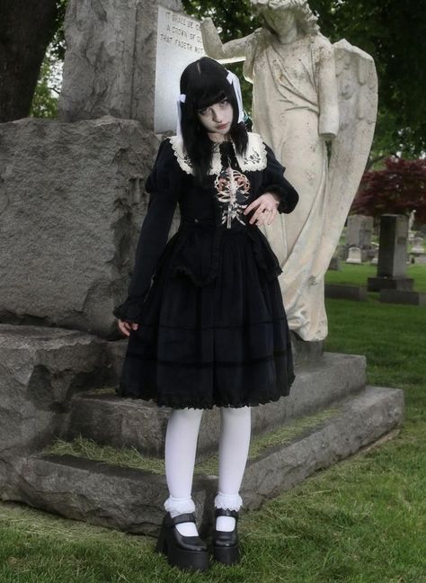 Gothic Doll Outfit, Egl Fashion Gothic, Doll Outfits Aesthetic, Moody Margaret, Morute Outfits, Creepy Coquette, Morute Core, Dollcore Outfits, Kodona Fashion