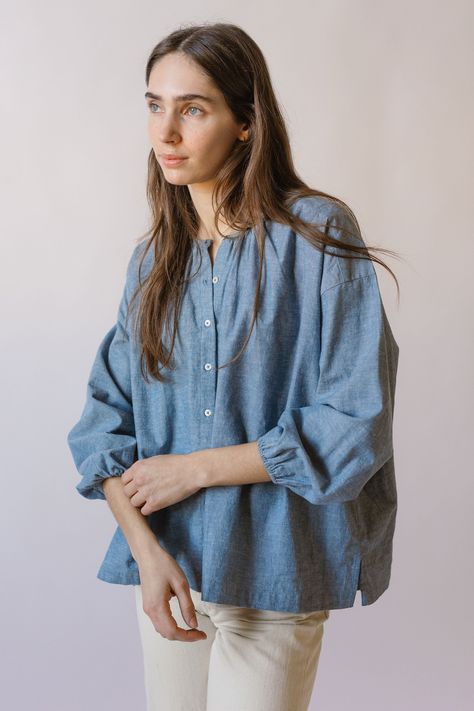 Match with your mini in the Chambray Women’s Blouse. Designed in 90% organic cotton & 10% linen chambray, and washed for extra softness, the Blouse features a billowy, relaxed fit with pearlized buttons down the front and side slits at the hem. The Blouse is an easy, breezy outfit option for sunny days making memories with your little one. 90% GOTS Certified Organic Cotton & 10% linen Washed for Extra Softness Blouse Women Outfit, Casual Blouse Outfit, Shirt Outfits Women Casual, Linen Blouse Outfit, Short Top Designs, Shirt Blouse Designs, Summer Shirts For Women, Top Designs For Women, Cotton Short Tops