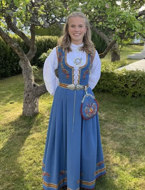 Norway Folk Costume, Swedish Culture Traditional Dresses, Sweden Traditional Clothing, Traditional Norwegian Dress, Norwegian Bunad Traditional Dresses, Northern European Women, Danish Traditional Clothing, Scandinavian Traditional Clothing, Norway Traditional Clothing