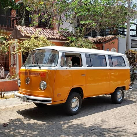 Volkswagen Transporter T2, Happy Bus, Vw Kombi Van, Vw Microbus, Vw Bus T2, Surf Van, Classic Campers, Volkswagen Van, Vintage Vw Bus