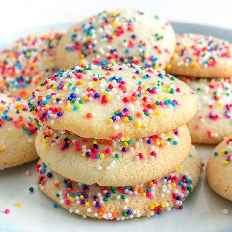 3-Ingredient Sugar Cookies 3 Ingredient Sugar Cookie Recipe, Pillsbury Sugar Cookies, Christmas Breakfast Casserole, Peanut Butter Fudge Recipe, Yummy Sugar Cookies, Sugar Cookie Recipe, Baking Recipes Cookies, Chocolate Oatmeal, Sugar Cookie Dough