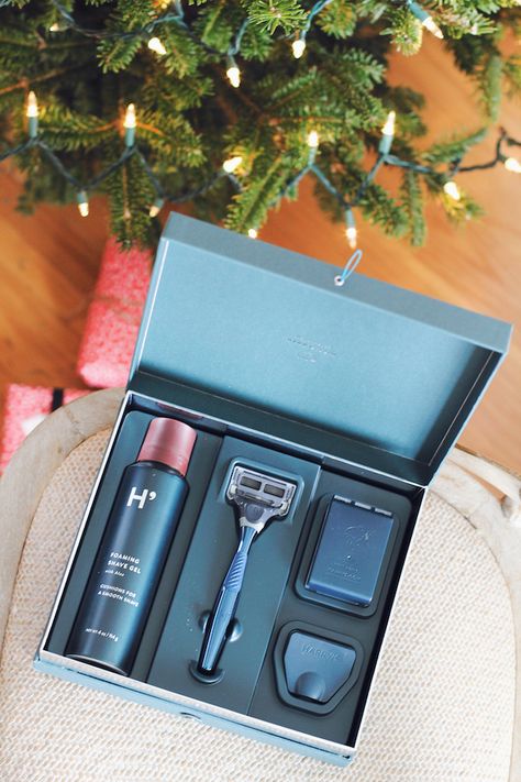 the best men's shaving kit for $35 // #forhim #shaving Men’s Shaving Kit, Shaving Kits For Men Gift, Bf Gifts Ideas, Pr Unboxing, Laundry Hamper Storage, Picture Frame Collage, Things For Him, Frame Collage, Mens Grooming Kit