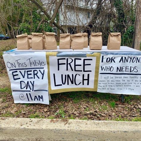 Sack Lunches, Homeless Bags, Homeless Care Package, Community Service Ideas, Charity Work Ideas, Church Outreach, Hungry People, Community Service Projects, Blessing Bags