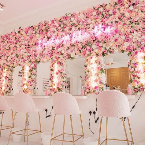 Makeup Salon Interior Design, Makeup Station Salon, Flower Wall With Neon Sign, Makeup Studio Ideas Beauty Room, Makeup Salon Decor, Makeup Studio Decor Interior Design, Makeup Studio Interior, Wall With Neon Sign, Makeup Studio Ideas