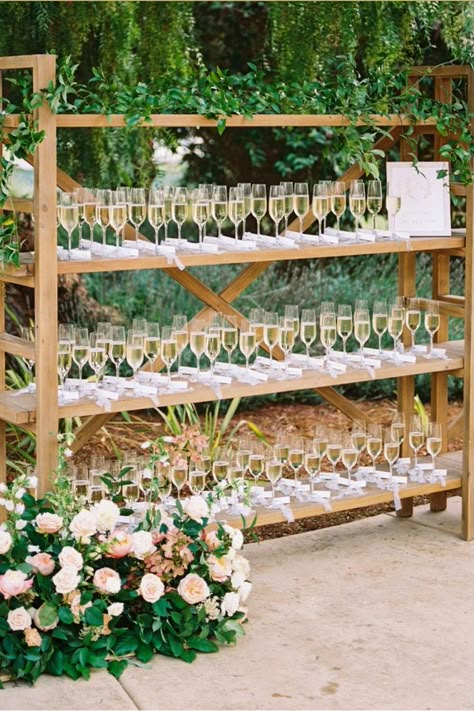 Garden Winery Wedding, Vineyard Wedding Table Setting, French Wine Country Wedding, Vineyard Ceremony Decor, Wedding Ideas Winery Vineyard, Boho Vineyard Wedding, Tuscany Vineyard Wedding, Wedding In A Vineyard, Romantic Winery Wedding