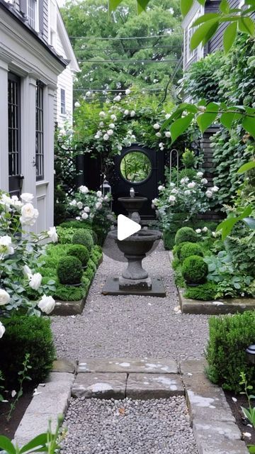 Side Yard Courtyard Ideas, Small Formal Gardens, Islamic Courtyard, Courtyard Landscaping Ideas, Courtyard Water Feature, Courtyard Inspiration, Front Yard Fountain, Traditional Courtyard, Yard Fountain