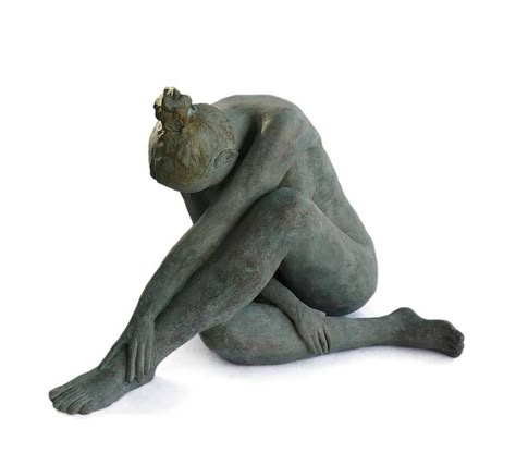 Ceramic Sculpture Figurative, Human Sculpture, Sculpture Art Clay, Salon Art, Sculptures For Sale, Clay Figurine, Sculpture Ideas, Clay Animals, Pottery Sculpture