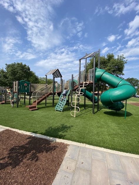 Looking for a great playground or park in Worthington, Ohio? Try out one of these 5 super fun parks for a day out with the kids in Worthington! Worthington, Ohio is a suburb just north of Columbus. It has some fun neighborhood parks to explore! Neighborhood Playground, Cool Playgrounds, Sheltered Housing, Playground Areas, Children Park, Outdoor Park, Park Playground, Hill Park, Playground Design