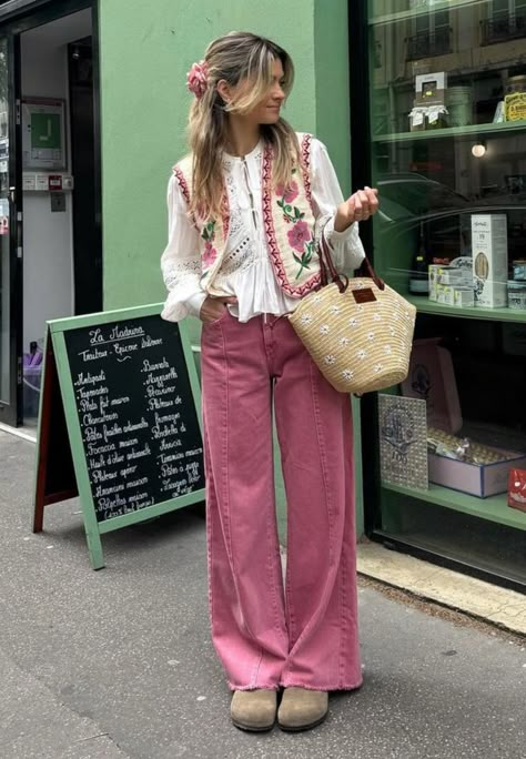 Mismatched Patterns Outfits, Spring Outfit Colorful, Summer Tone Outfit, Funky Feminine Style, Paris Outfits Spring 2025, Spring Long Skirt Outfits, Woodstock Aesthetic Outfit, 90s Core Outfits, Spring Rome Outfits