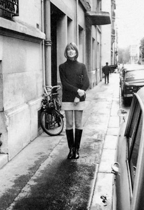 Francoise Hardy Style, Tilda Lindstam, Jane Birkin Style, Beatnik Style, French New Wave, Lois Jeans, Charlotte Rampling, Walking Down The Street, Francoise Hardy