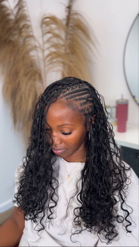 Fulani Braids With Braid In The Middle, Cornrows Boho Braids For Black Women, Flipper Fulani Braids, Godets Braids, Freestyle Boho Fulani Braids, Ombre Fulani Braids Black Women, Goddess Cornrows Braids For Black Women, Boho Braids Fulani, Flipover Knotless Braids