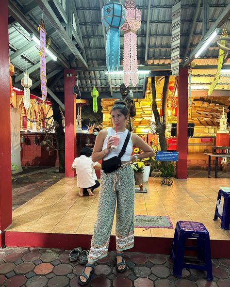 What I Wish I Knew About Shopping In Thailand Phuket Outfits Style, What To Wear In South East Asia, Elephant Sanctuary Thailand Outfit, Pattaya Outfit Ideas, Chiang Mai Outfit Ideas, Packing List For Vietnam, Thailand Street Style, Shopping In Thailand, Se Asia Travel Outfits