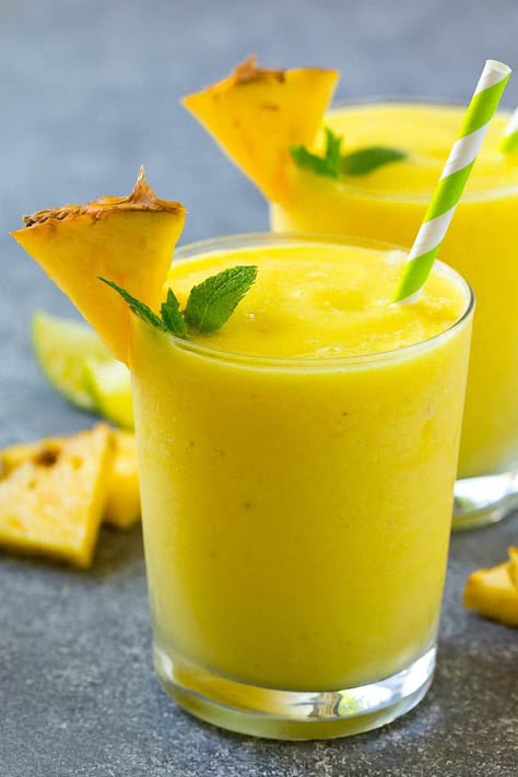 Pineapple Smoothie Recipes, Pineapple Recipe, Smoothie Recipes With Yogurt, Smoothie Recipes For Kids, Healthy Bowl, Tabbouleh Salad, Pineapple Drinks, Pineapple Water, Overnight Oat