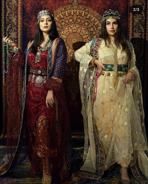 Kurdish Culture, Kurdish Dress, Kurdish Clothes, L Design, Culture Day, Female Fighter, Old Fashion Dresses, Feminine Beauty, Traditional Clothing