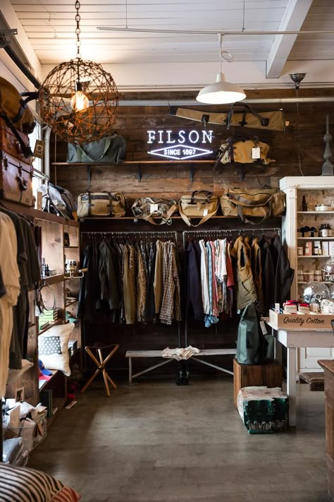 Apperal Store Design, Men’s Boutique Ideas, Vintage Shop Decor, Rustic Store Interior, Rustic Store Design, Vintage Clothing Store Interior, Clothing Store Photography, Men’s Boutique, Unique Boutique Ideas