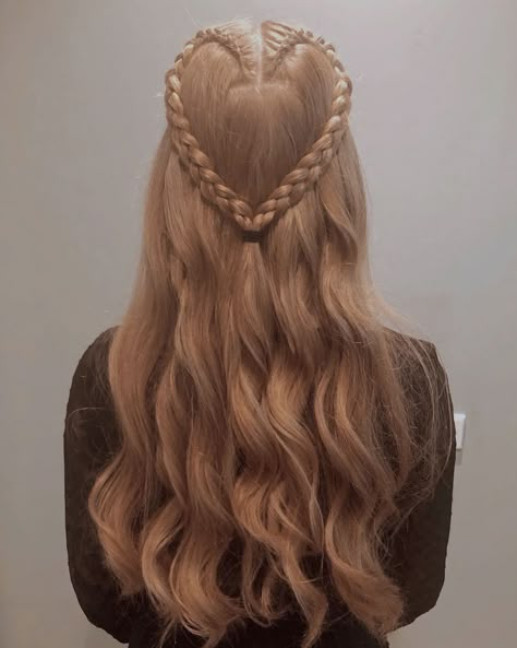 #braid #heart
M Queen Of Heart Hairstyle, Heart Dutch Braid, Heart Hair Design, Cupid Hairstyle, Heart French Braid, Heart Hairstyle Braids, Heart Shape Braids, Valentine Braids, Heart In Hair