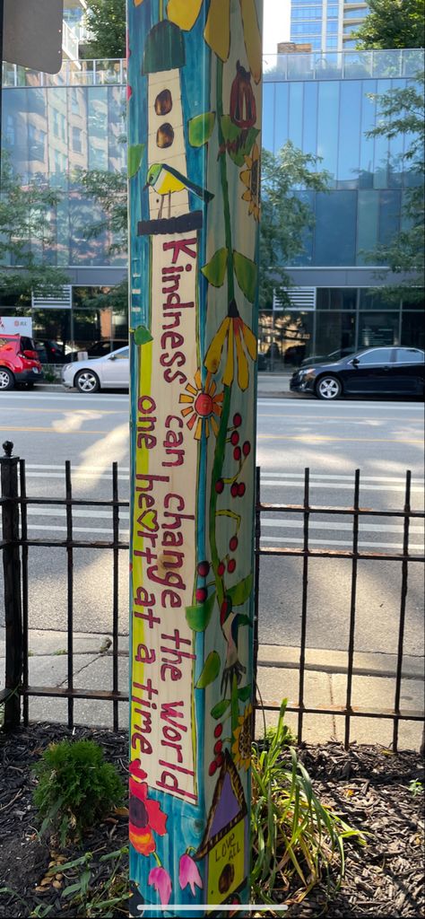 Saw this peace pole today in a huge city - front yard of a small home. “Kindness can change the world, one heart at a time.” Love it! Peace Poles Diy Ideas, Peace Pole Diy, Peace Education, Peace Pole, Diy Quotes, Garden Poles, Backyard Porch, Totem Pole, Flags Of The World