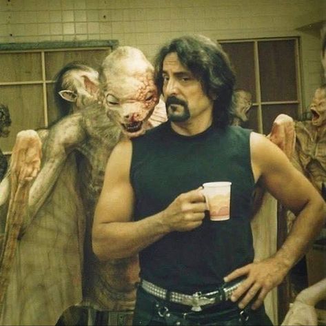 Special FX Master and Actor Tom Savini on the set of DUSK TIL DAWN Apocalypse Now Movie, Dusk Til Dawn, Classic Horror Movies Posters, Tom Savini, Vintage Technology, From Dusk Till Dawn, Body Horror, Counter Culture, Movie Poster Wall