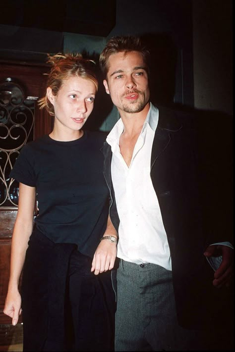 Gwyneth Paltrow With Brad Pitt in London, 1995 Gwyneth Paltrow Style, 90s Minimalism, 90s Icons, Gwyneth Paltrow, 90s Style, 90s 00s, Brad Pitt, The 90s, 90s Fashion