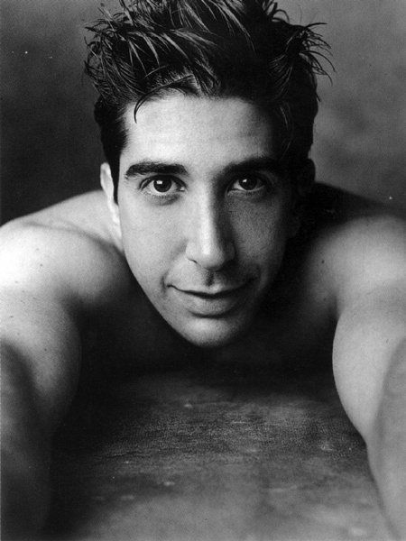 The best ( and hottest) paleontologist on Earth! Friends Outfits, David Schwimmer, Ross Geller, Friends Cast, Friends Tv Show, Friends Tv, Famous Faces, Jennifer Aniston, Man Crush