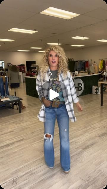 Brittany Humble - B. E. Humble on Instagram: "When in doubt throw on a graphic tee and jeans!  Comment LINK for links!   #graphictee #flarejeans #jeans #falloutfit #fallfit #whattowear #howtostyle #fallstyle #howtostylegraphictee #blazer #blazerstyle #plaid" Bootcut Jeans And Cowboy Boots Outfit, Ft Worth Outfits, Wrangler Outfits Woman Casual, Wrangler Outfits Woman, Jeans And Cowboy Boots Outfit, Black Flannel Outfit, Graphic Tee And Jeans, Jeans And Cowboy Boots, Bootcut Jeans Outfit