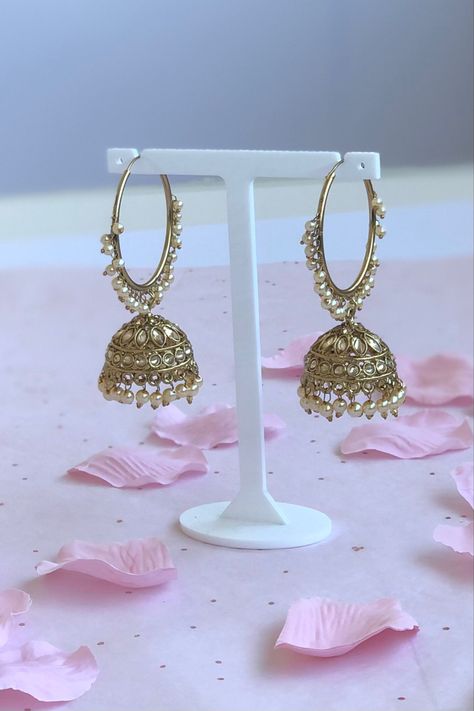 Simple Gold Jhumka, Small Gold Jhumka, Jhumka Earrings Gold Indian, White Indian Jewelry, Jhumka Photography, Simple Jhumka, White Jhumka, Jewellery Gold Indian, Hoop Jhumka Earrings