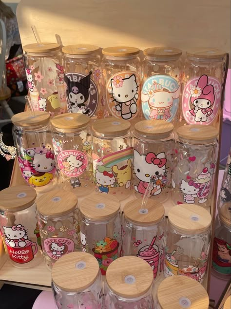 Kuromi Coffee Cup, Hello Kitty Tumblr Cup, Cute Sanrio Items, Aesthetic Jar, Sanrio Gifts, Hello Kitty Cups, Hello Kitty Tumblr, Cups Aesthetic, Hello Kitty Cup