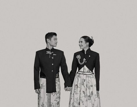 Prewed Adat Jawa, Inspirasi Foto Prewedding, Prewed Jawa, Studio Prewedding, Prewedding Adat, Inspirasi Prewedding, Prewedding Studio, Pose Prewedding, Prewedding Ideas