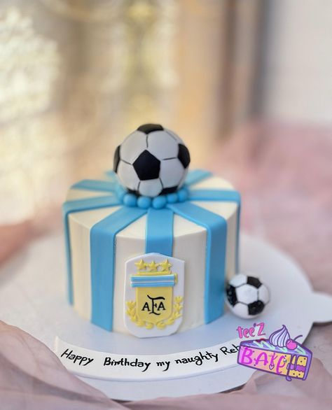 🎉 Vamos Argentina! 🇦🇷⚽ Calling all Argentina fans! 🥳💙 Celebrate your love for football and the Albiceleste with our exclusive Vamos Argentina theme cake! 🎂✨ Whether you're cheering for Messi and the team or just a fan of their iconic blue and white, this cake is the perfect centerpiece for your football parties! 🎊⚽ 🏆 Available Now! Personalize it with your favorite players, team logos, and colors! Custom-designed with love, every slice is a sweet taste of victory! 🥅🎯 📩 DM us to order your... Messi Cake Design, Messi Theme Cake, Messi Cake Ideas, Messi Cake, Argentina Fans, Football Parties, Happy Anniversary Quotes, Argentina Flag, Theme Cake